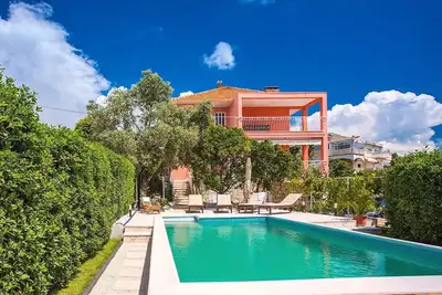 Image de Piscine privée chauffée Villa Dawn, à 100m de la plage et des restaurants, Trogir 1. 7km
