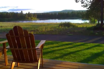 Image de Haut de gamme 2 Br 2 Ba Condo Lakefront, climatisation et foyer au gaz