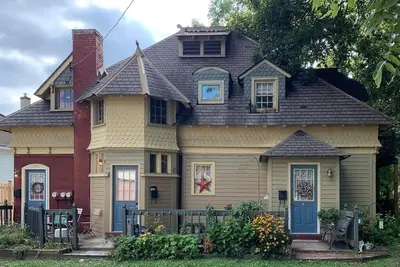 Image de Carriage House 2 Br Apt dans le quartier historique du centre-ville