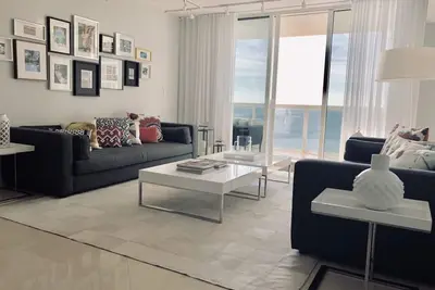Image de 3br De Style Et Spacieux Avec Une Vue Imprenable Dans Un Complexe Haute Star