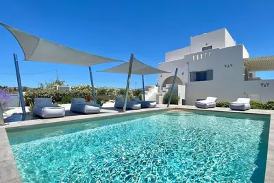 Image de Seaside Naxos • Villa Aphrodite avec piscine privée • 4 Bdr \/ 4Bath à Plaka Beach
