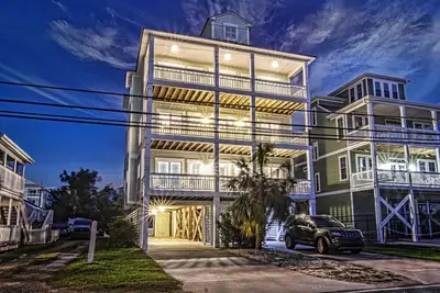 Image de Nouvelle liste! 3600pc, 5ba / 5br, 11 chambres, ascenseur, <600ft Ă la plage, surplombe la baie