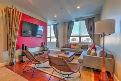 Image de Unique 3 Br / 3 Ba dans le quartier chinois | 2 minutes du centre de convention