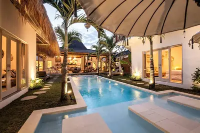 Image de 300m de la plage I Cœur de Seminyak I Jacuzzi I Piscine I Personnel I Shop and Dine