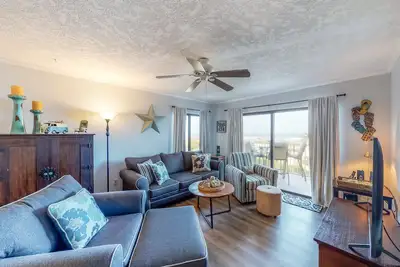 Image de En front de mer, condo w / chien avec vue magnifique, accès au balcon et à la plage!