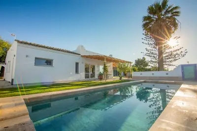 Image de Casa Mandalay, une élégante maison de 4 chambres, 3 salles de bains, piscine privée, vue sur la mer