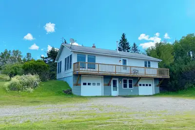 Image de Cette maison quatre saisons a tout ce dont vous avez besoin pour passer un excellent séjour à Rangeley!