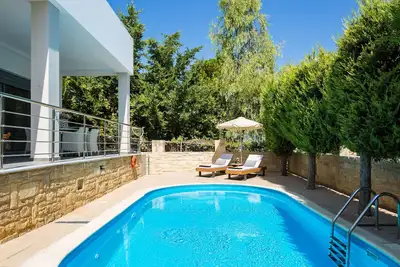 Image de Villa Inn! À distance de marche de la plage et des restaurants, vacances sans voiture!