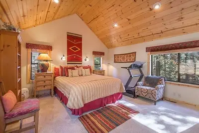 Image de Beautiful home North Lake Tahoe - walk to beach!