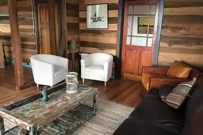 Image de Belle maison allemande traditionnelle rénovée au bord du lac