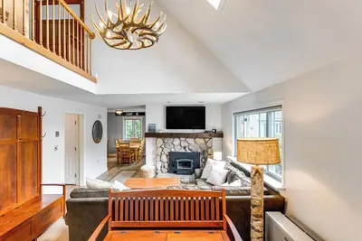 Image de Nouveau! Condo w / Deck & Grill, 4. 5 Mi à Loon Mountain