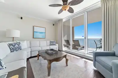 Image de Indigo West 1803 - Vues sur la plage avec des équipements luxueux!