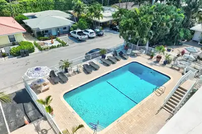 Image de 2 chambres avec une grande piscine Ă 200 m de la plage 17