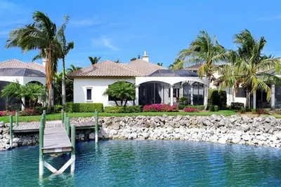 Image de Belle maison de vacances pour la saison 2020 sur l'eau! La location minimum est de 90 jours.