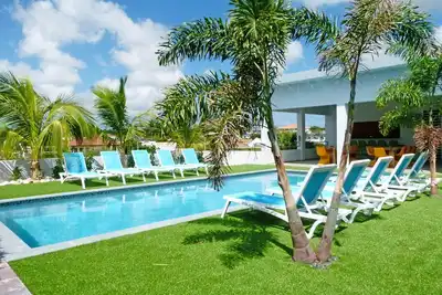 Image de Villa familiale spacieuse et luxueuse Selavi, avec 8 chambres pour 16 personnes
