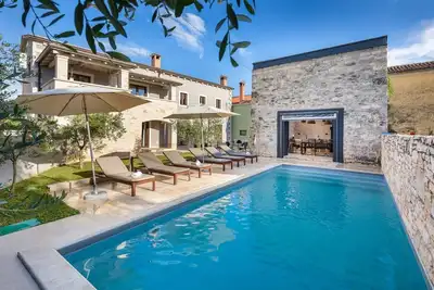 Image de Villa Vira - Villa istrienne moderne avec piscine pres de PoreÄŤ