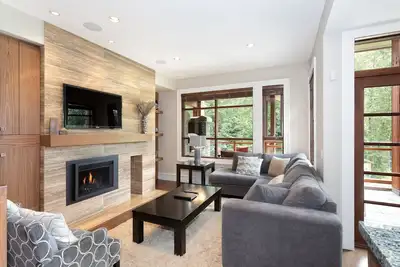 Image de Fitzsimmons Walk 13 | Spa privatif avec 4 lits et vue sur la montagne