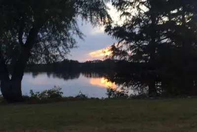 Image de Chalet relaxant au lac Horseshoe avec lit King Size, à seulement 30 minutes du centre-ville de Memphis