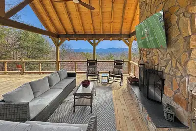 Image de Heavens Whisper- Vues sur le lac et la montagne | Foyer extérieur | Aska Adventure Area