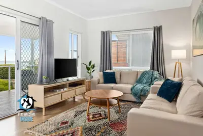 Image de Maison contemporaine 3br avec vue sur la mer