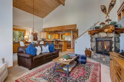 Image de Lower Deer Valley 3 Bdrm, 3ba Townhome Spa privé. Itinéraire Gratuit de la navette de Park City