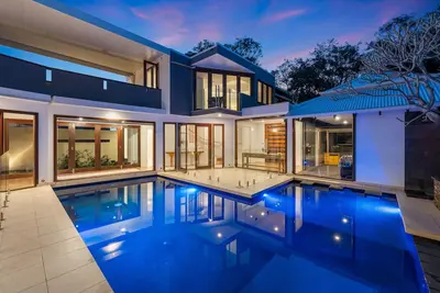 Image de Just Listed Zen- Piscine PRIVÉE, 5 chambres, 16 couchages, 4 salles de bains, salle de théâtre