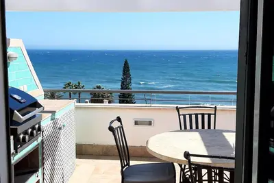 Image de Appartement mansardé avec sa propre terrasse sur le toit et sa mer