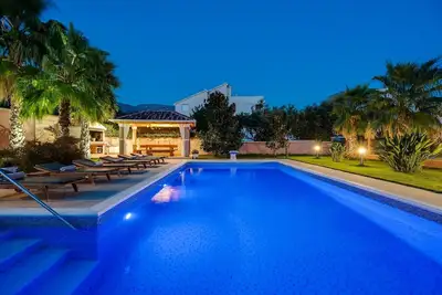 Image de Villa Antura avec piscine privée chauffée de 50m2, 3 chambres, 3 salles de bain et salle de gym<br>