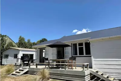 Image de Poppa's Place: une maison rénovée parfaite pour l'été