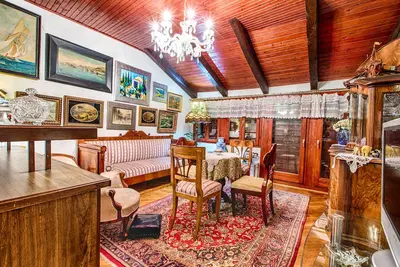 Superbe appartement de 100 m² équipé de meubles rares et précieux