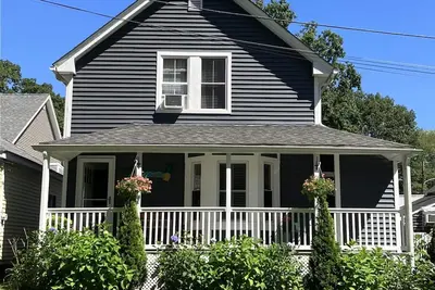 Image de Maison entière, récemment rénovée, à quelques minutes de la plage, dans un quartier calme.