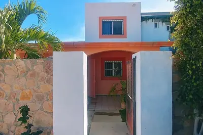 Image de Bonita planta baja con 2 recamaras y un baño, jardín con asador y cochera.
