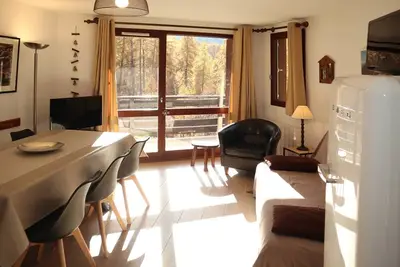 Image de Appartement rénové pour 6 pers. , balcon exposé sud, pieds des pistes, proche centre station et calme.
