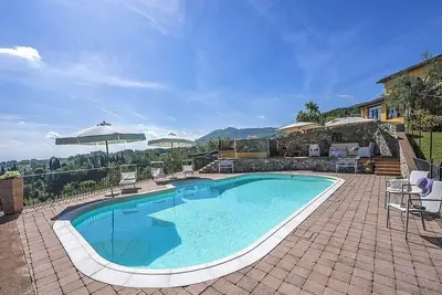 Villa Cordelia: A charming two-story villa surrounded by the greenery, with Free Wi-Fi.