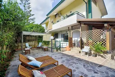 Image de Villa Il Nocchiero: A welcoming three-story independent house situated at a short distance from the beach, with Free Wi-Fi.