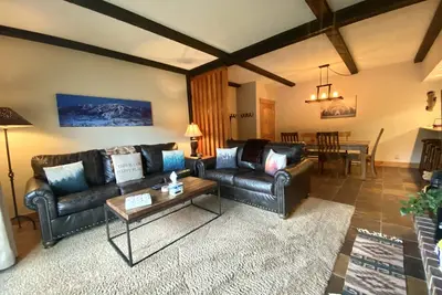 Image de Condo récemment mis à jour jusqu'à la télécabine, Wi-Fi gratuit, W&D, navette saisonnière!