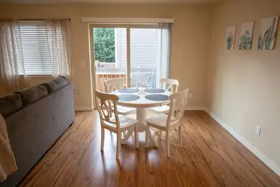Image de | Nouvelle Liste | Maison de Ville avec Lit King Size, Wifi et Parking