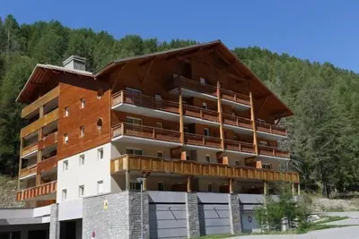 Image de Appart Confortable + Accès Piscine Intérieure | Vacances de ski parfait pour famille