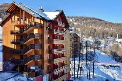Studio Confortable Près de Risoul 300m des Pistes | Local à Skis