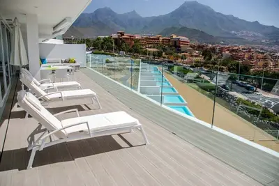 Image de Terrasse privée avec piscine et vue sur la mer! Suite avec petit-déjeuner gratuit + Wi-Fi