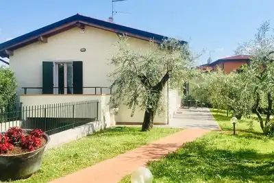 Image de Villa \"CĂ Olea\" 140 mq Ă la campagne Ă seulement 100 m du bord du lac
