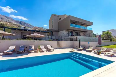 Image de Nouveau! Villa Diva avec 7 chambres, piscine chauffée, sauna et zone ludique, vue mer