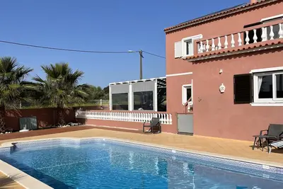 Image de 32 pers | Piscine privée | Idéal fêtes familiales/séminaires | 10 mn activitées