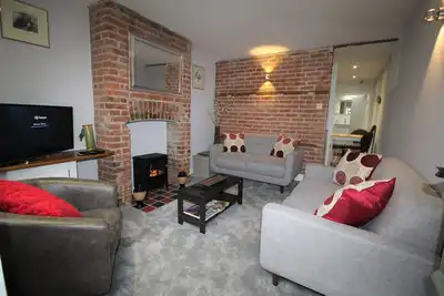 Image de Cottage de 2 chambres dans le centre-ville situé dans une cour privée