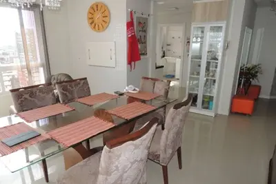 Image de Appartement, 10ème étage, grand espace, à 3 pâtés de maisons de la mer, 3 chambres doubles.