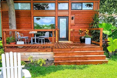 Image de The Lake House - Petite maison pittoresque remplie de charme!