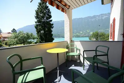 Image de Appartement 1 sur le lac. Vues étonnantes et emplacement paisible. Très populaire