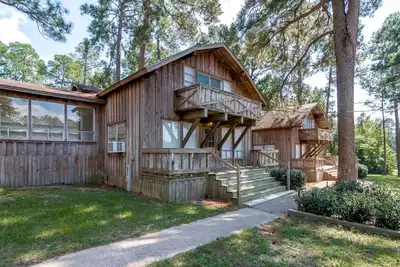 Image de Cabane de cornouiller à Tall Timbers Retreat. Mariages, retrouvailles, camping, amusement en plein air!