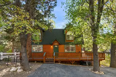 Image de Magic Mountain - 3br \/ 2ba \/ Foosball \/ WiFi \/ Marche pour la forêt nationale \/ 2 heures de location de vélo \/ kayak gratuites