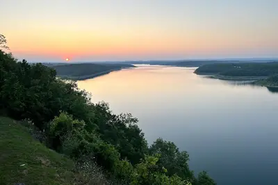 Image de Vues à couper le souffle surplombant le lac Bull Shoals. Couchers de soleil magnifiques!